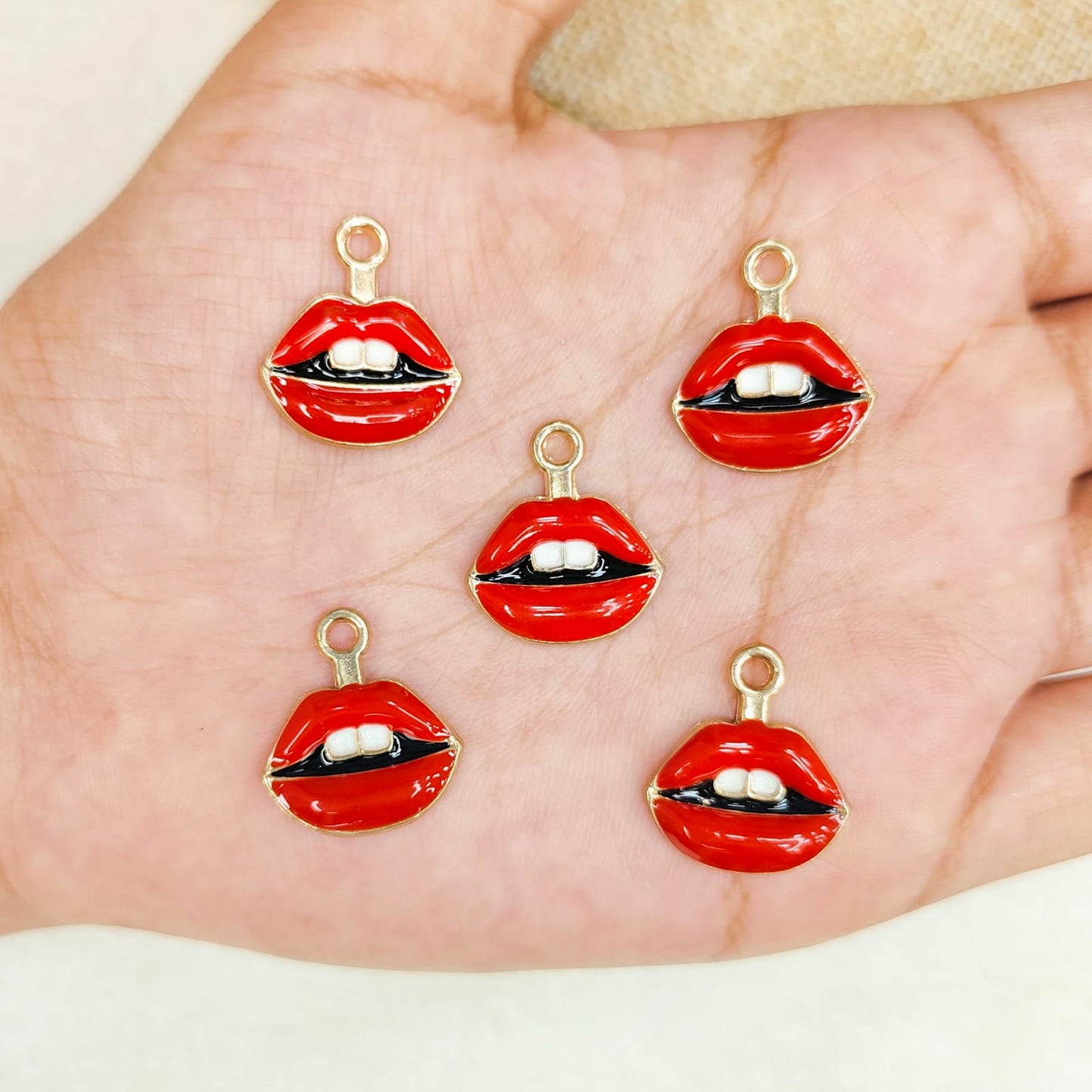 Diva Lips Metal Charms