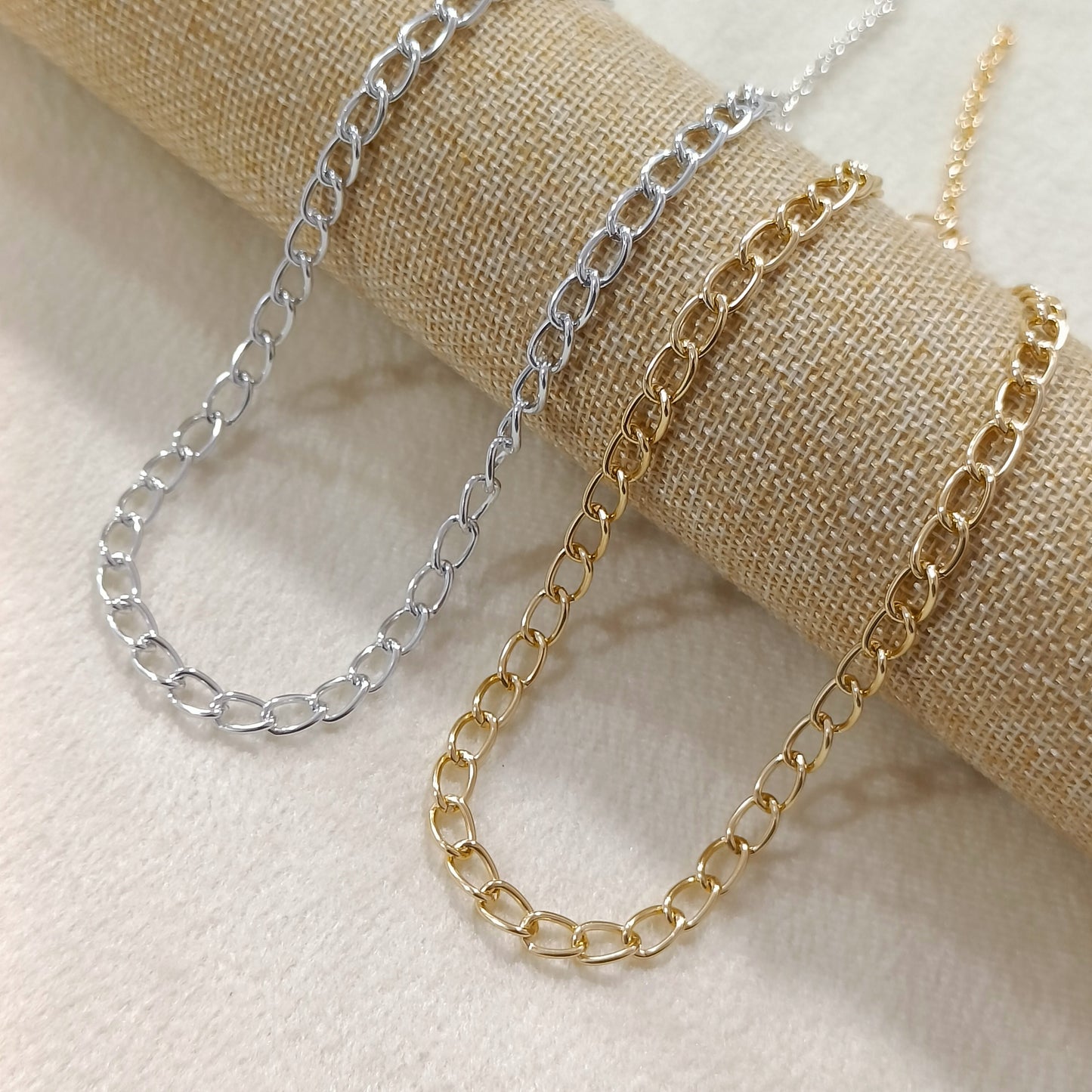 Curvy Small-Link Chain Necklace