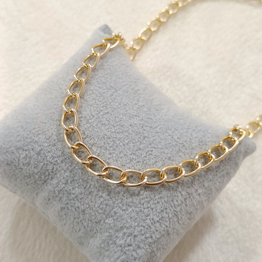 Curvy Small-Link Chain Necklace