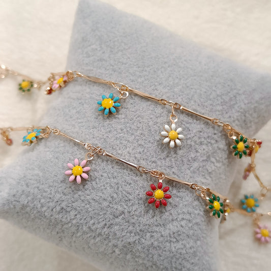 Dangling Enamel Daisy Charm Chain