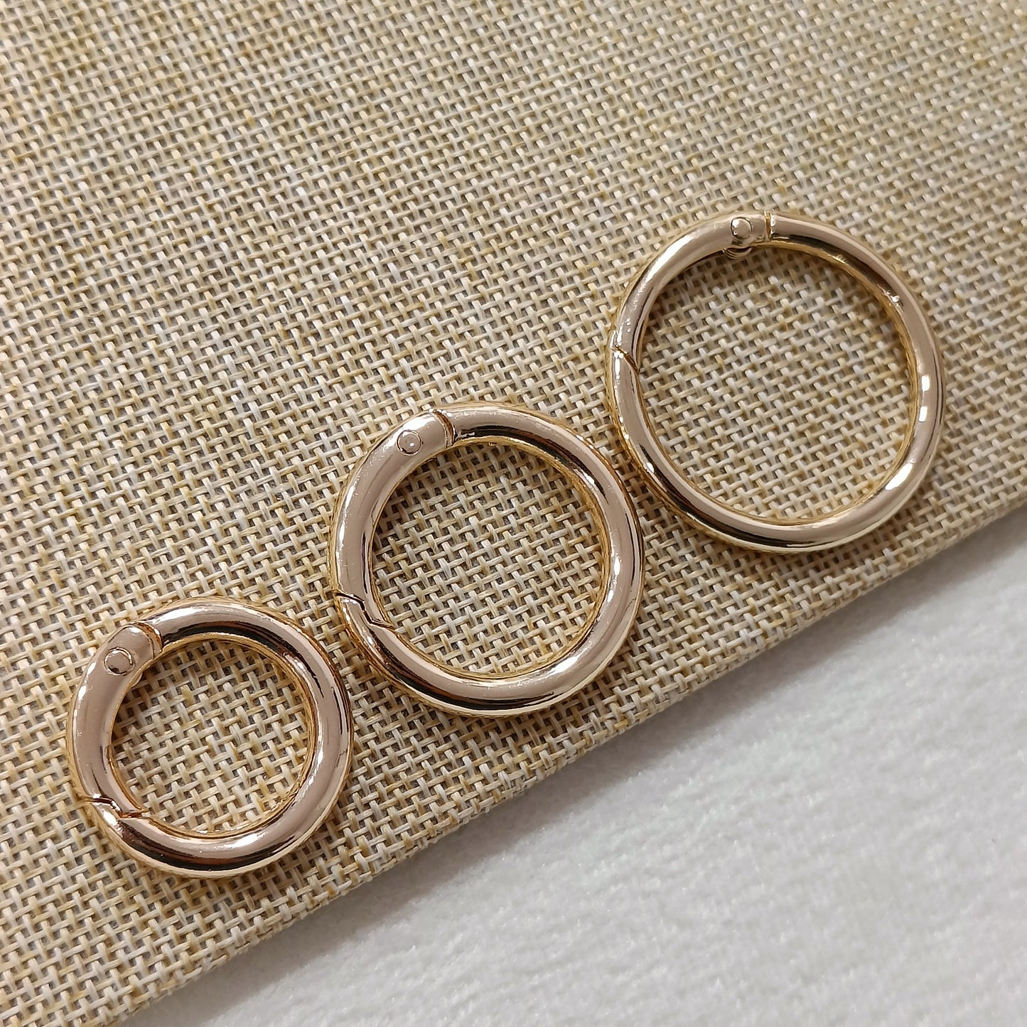 Chunky Round Spring Hooks