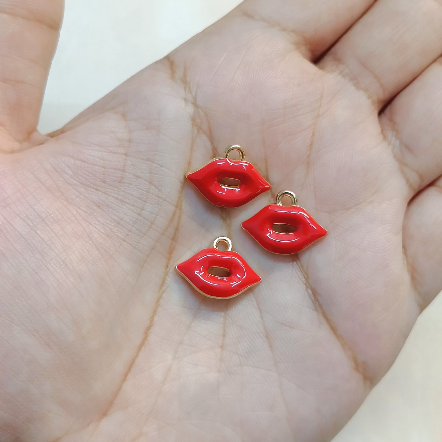 Mini Red Plumpy Diva Lips Metal Charms