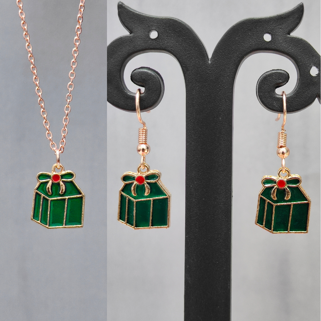 Green Mini Giftbox Rose Golden Christmas Pendant Set (Necklace & Earrings)