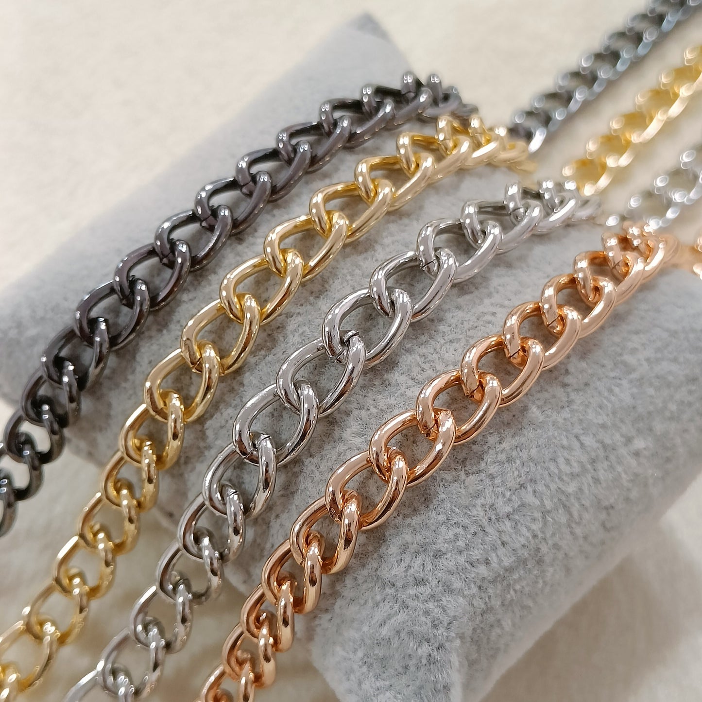 Semi-Chunky Curb Chain Necklace