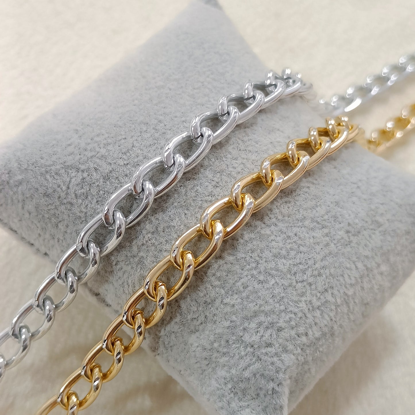 Medium Cut-Link Chain Necklace