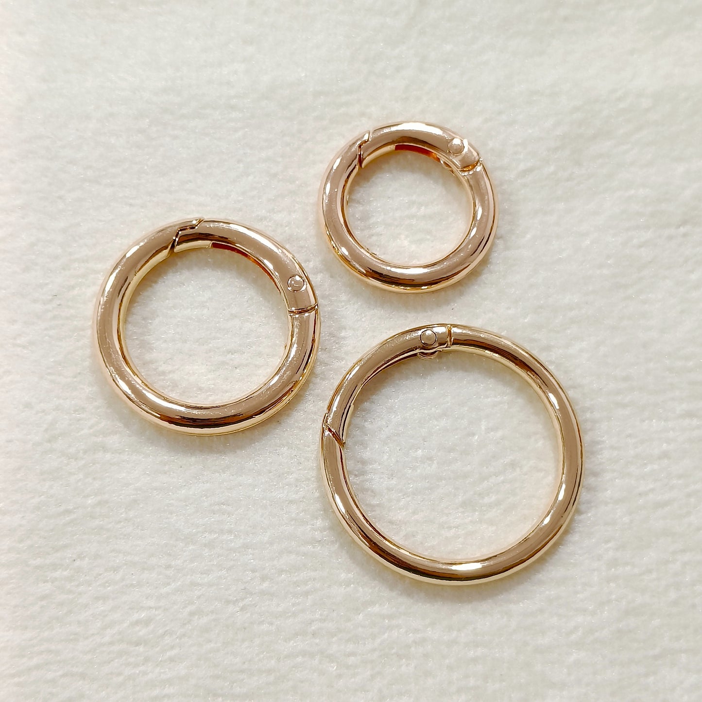 Chunky Round Spring Hooks