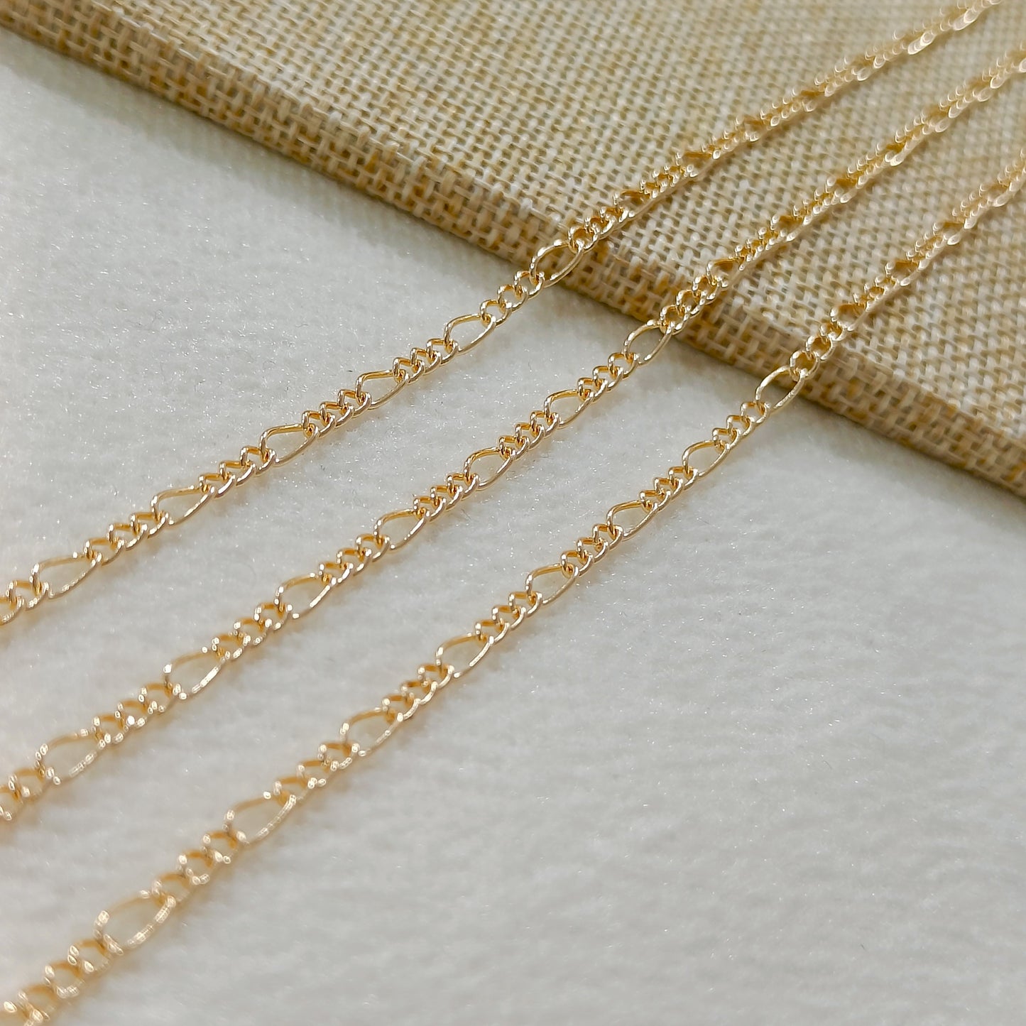 Sleek Golden Figaro Sigma Chain (2.5mm)