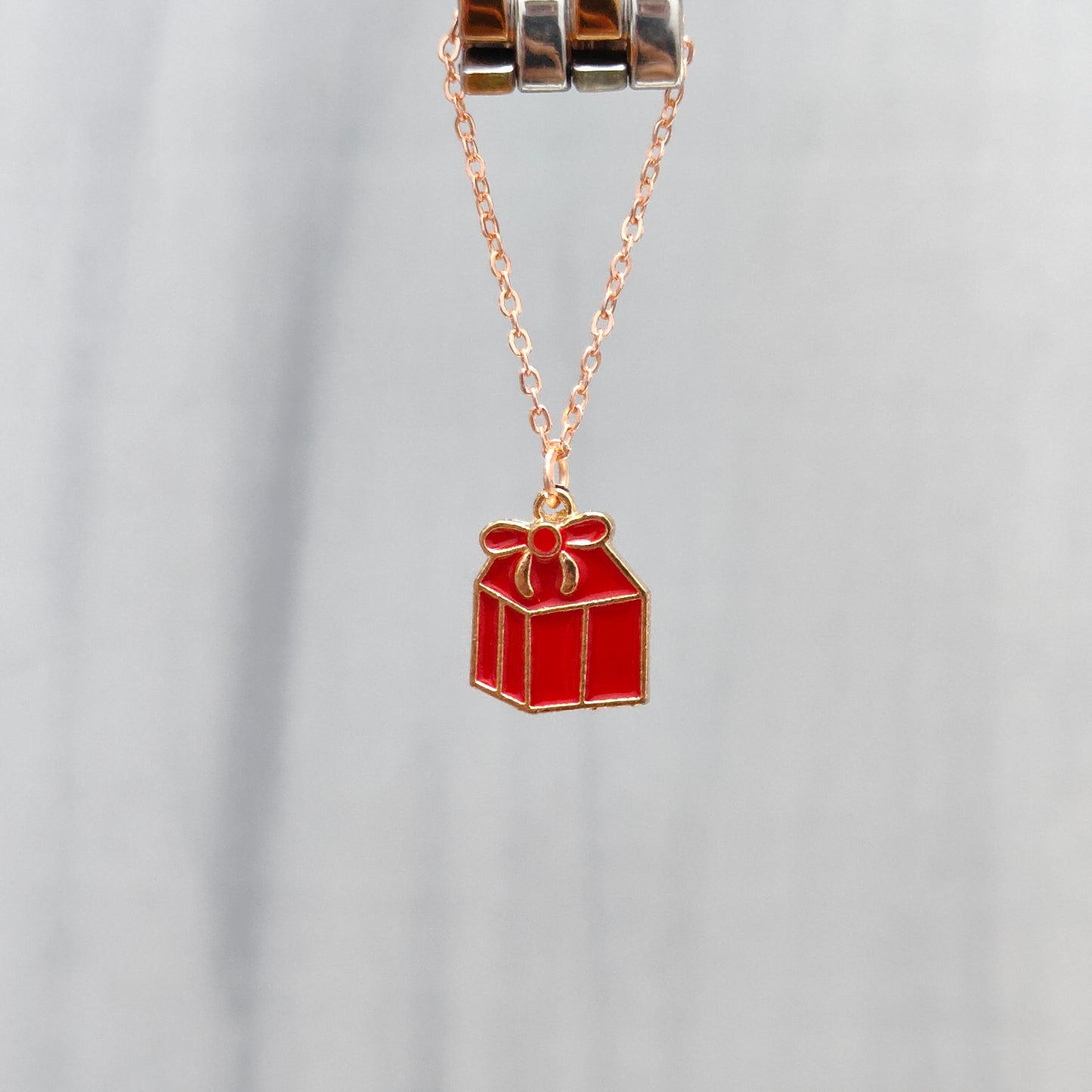Red Mini Giftbox Rose Golden Christmas Watch Charm