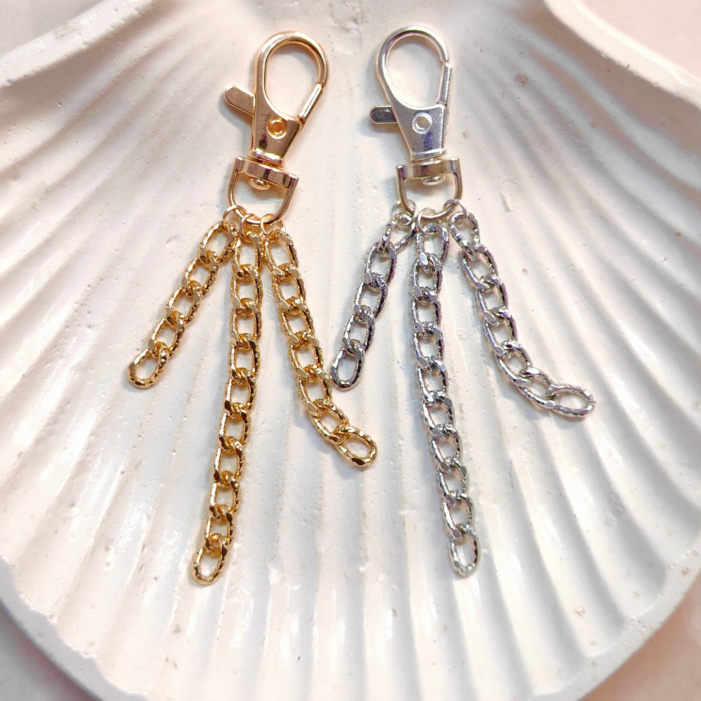 Layered Textured Curb Chain Dog-Lock Bag Charms